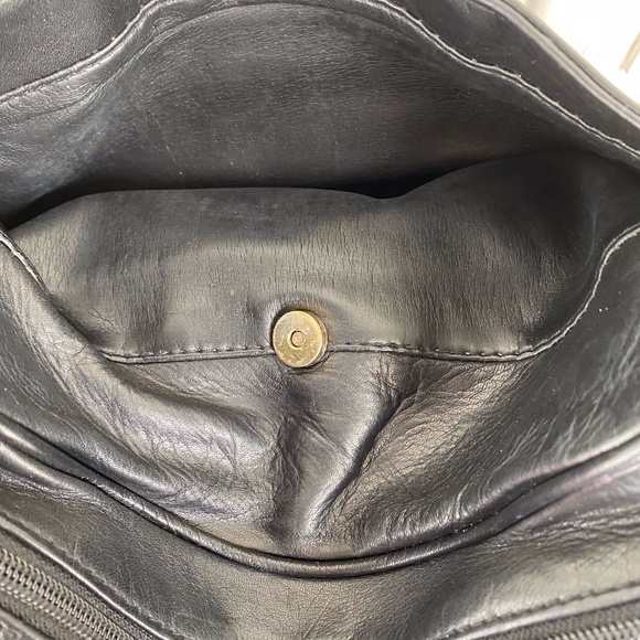 CUTE Perlina Black Leather Crossbody Bag - Picture 6 of 8